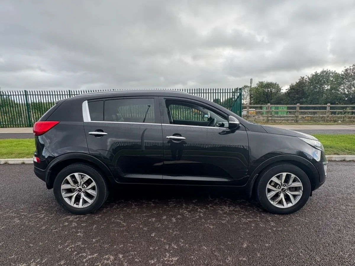 Kia Sportage Platinum SE 4DR, **great condition** - Image 3