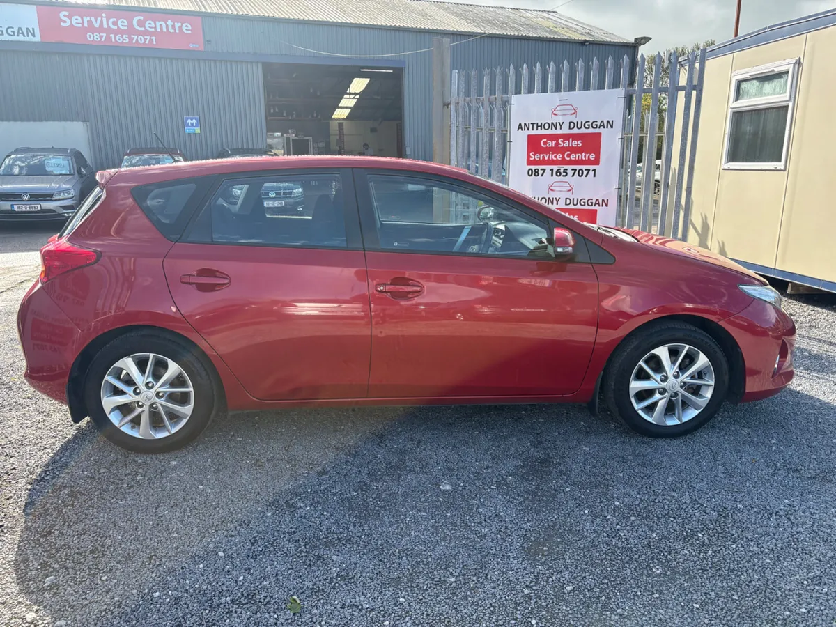 142 Toyota Auris 1.4D4D - Image 2