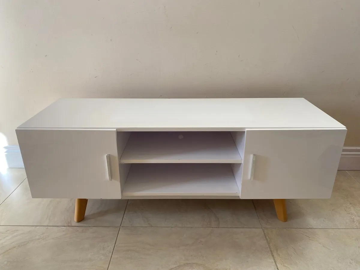 TV Unit - Image 1