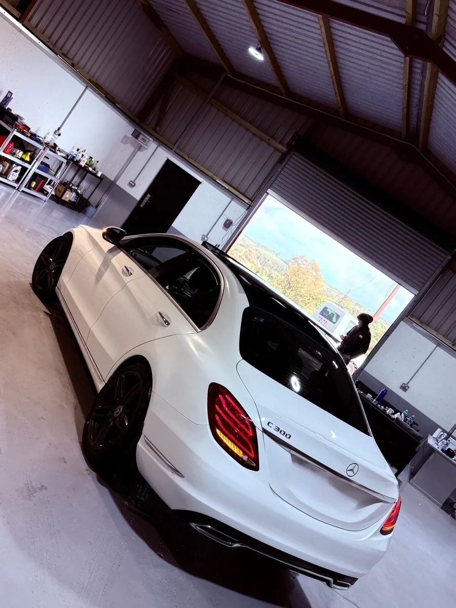 MERCEDES C300 - Image 4