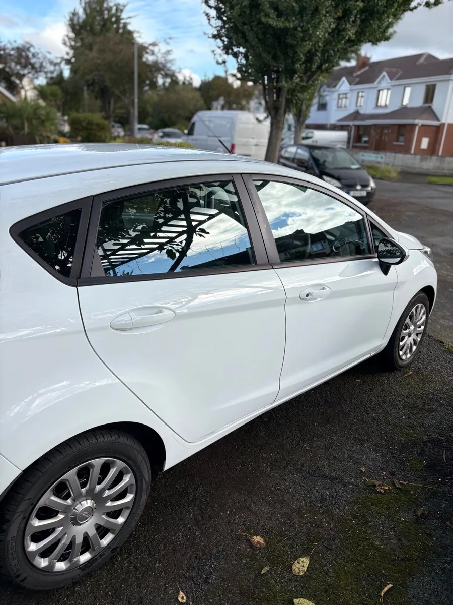 Ford Fiesta 2013 - Image 2