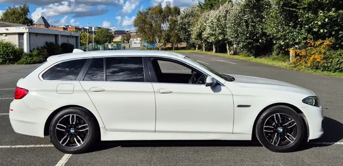 2014 BMW 5 Series - Image 2