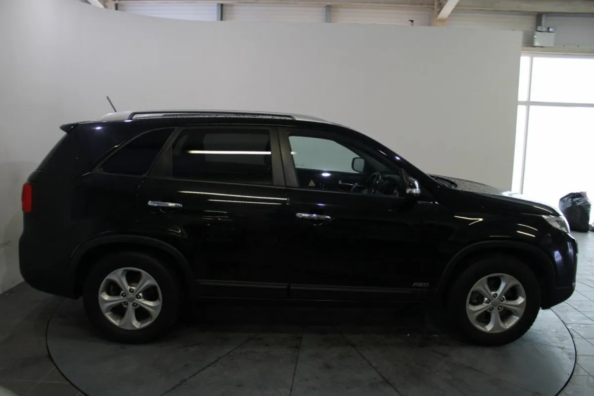 Kia Sorento EX 4X4 7 Seats - Image 4