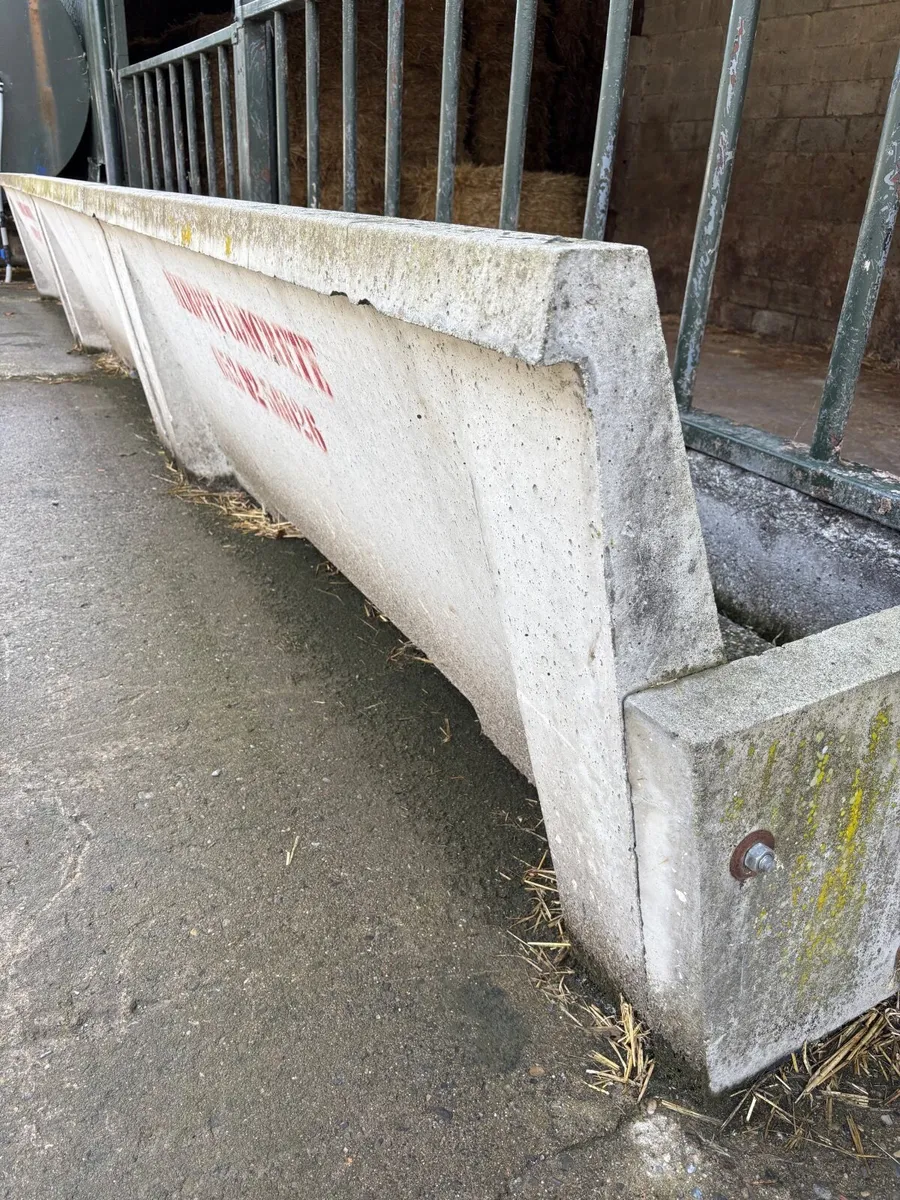 Concrete feed troughs - Image 1