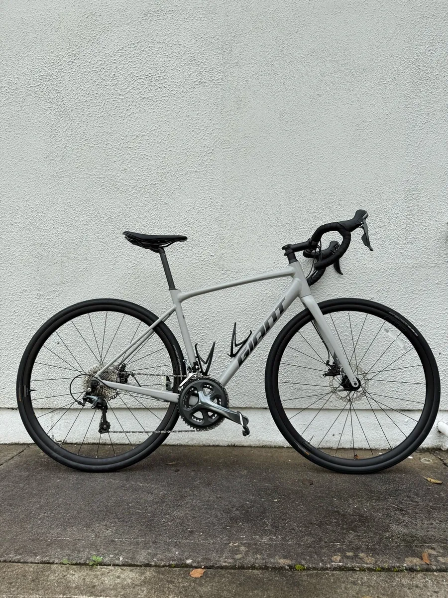 Giant Contend AR 2 Disc Road Bike - Image 1