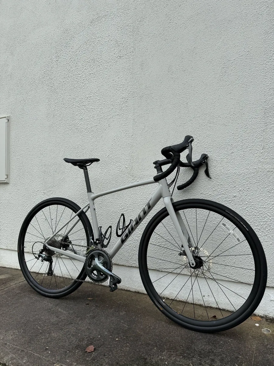 Giant Contend AR 2 Disc Road Bike - Image 2