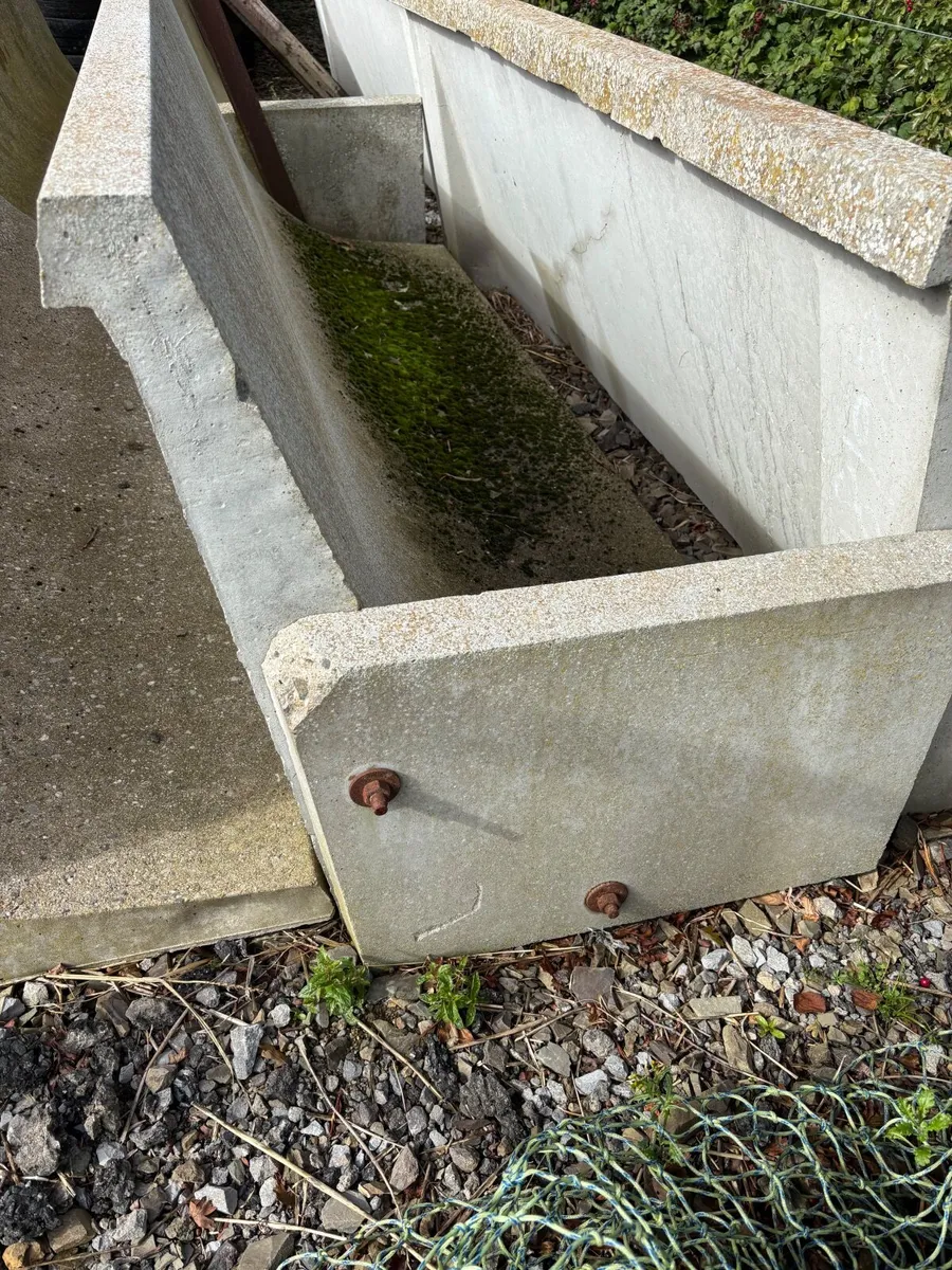 Concrete feed troughs - Image 4