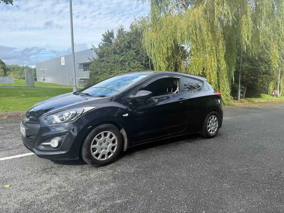 Hyundai i30 2013 Commercial Van - Image 2