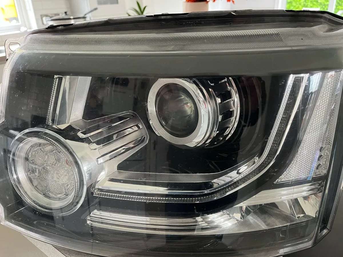 2x Discovery 4.5 xenon head lights - Image 1