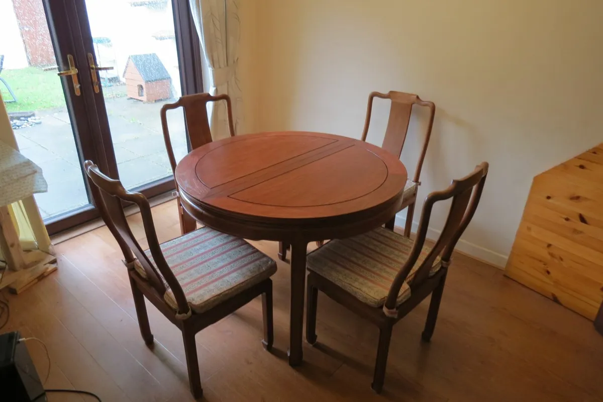 Dining table - Image 1