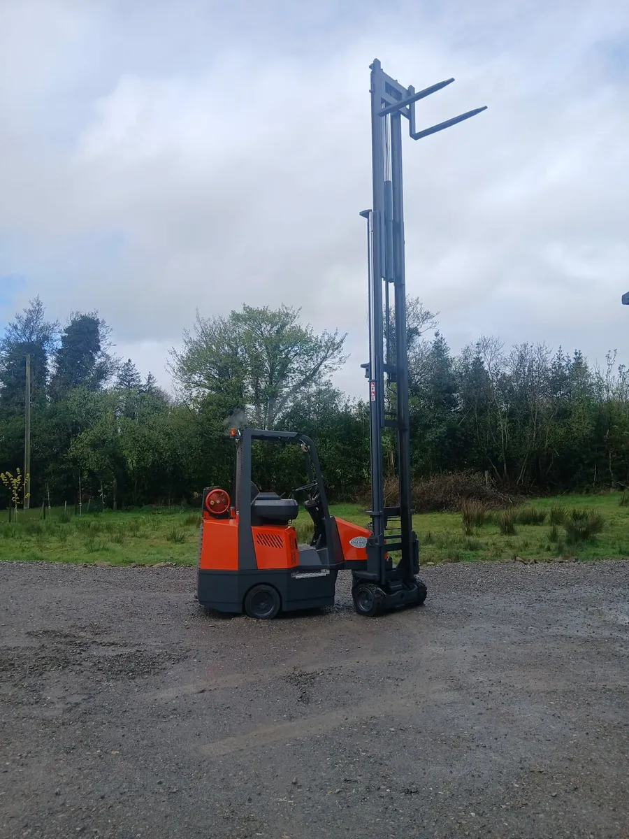 Forklift - Image 3