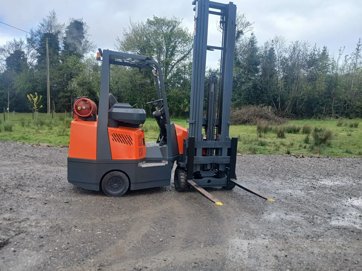 Forklift - Image 4
