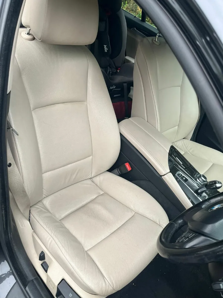BMW 5-Series 2011 - Image 1