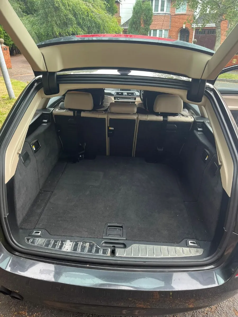 BMW 5-Series 2011 - Image 3