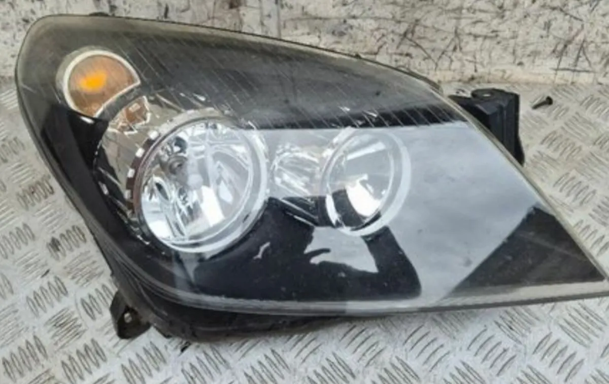 Vauxhall Astra 2004-2009 Parts - Image 2