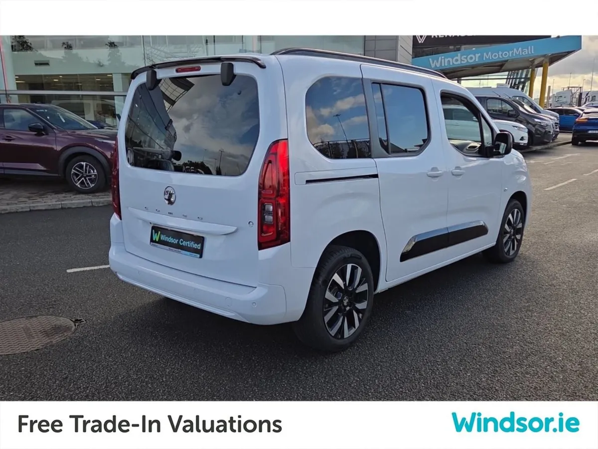 Vauxhall Combo Life Ultimate EV 50kwh - Image 3