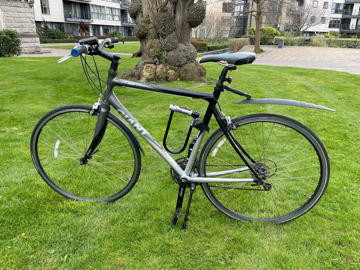 Hybrid bike size M - Image 1