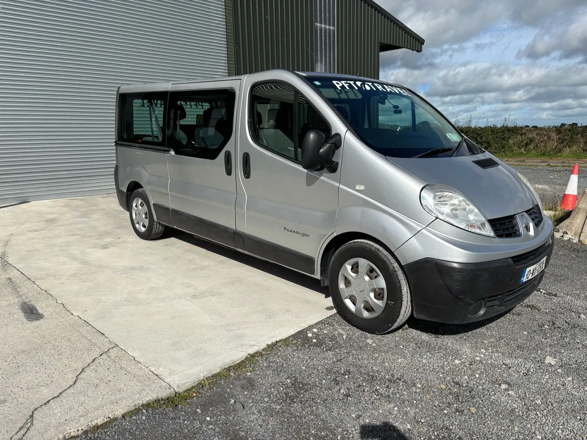 Renault trafic 8 seater - Image 1