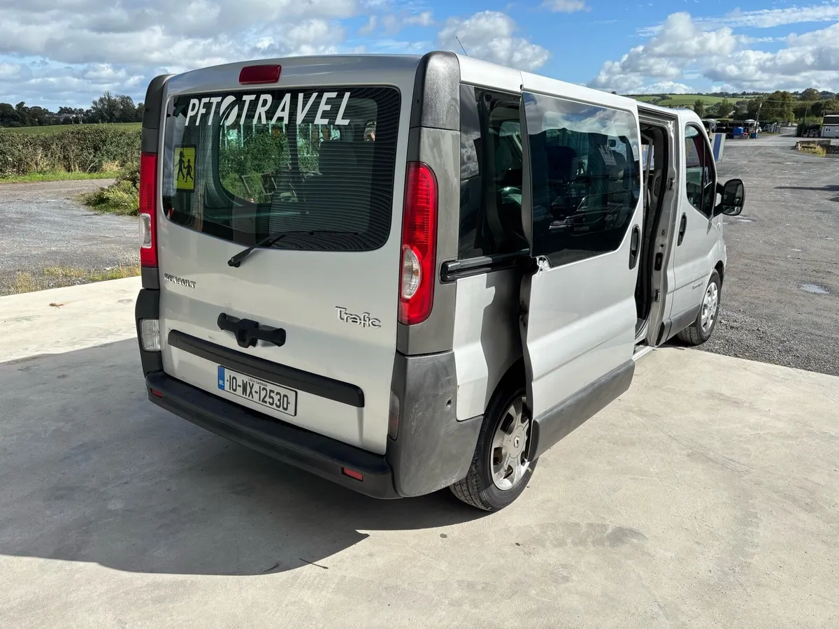 Renault trafic 8 seater - Image 3