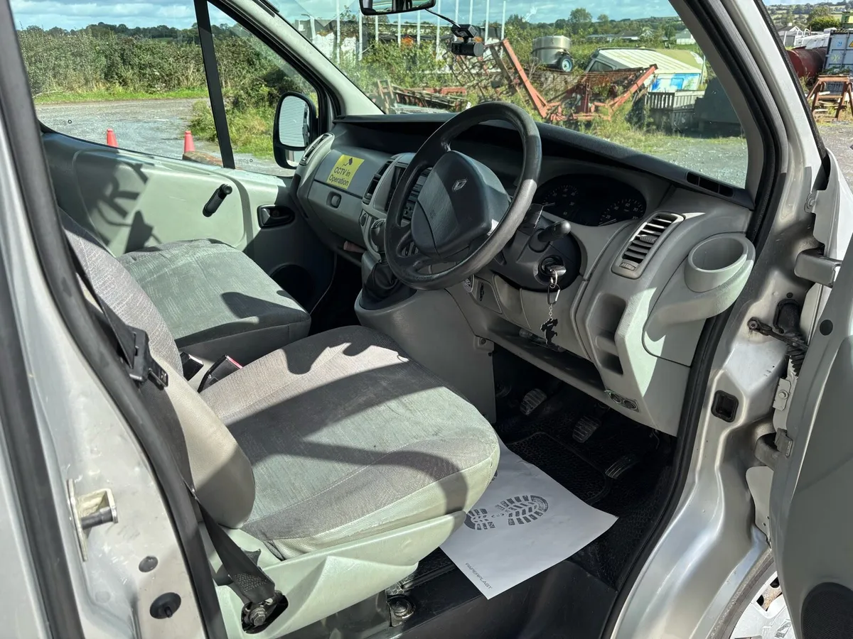 Renault trafic 8 seater - Image 4