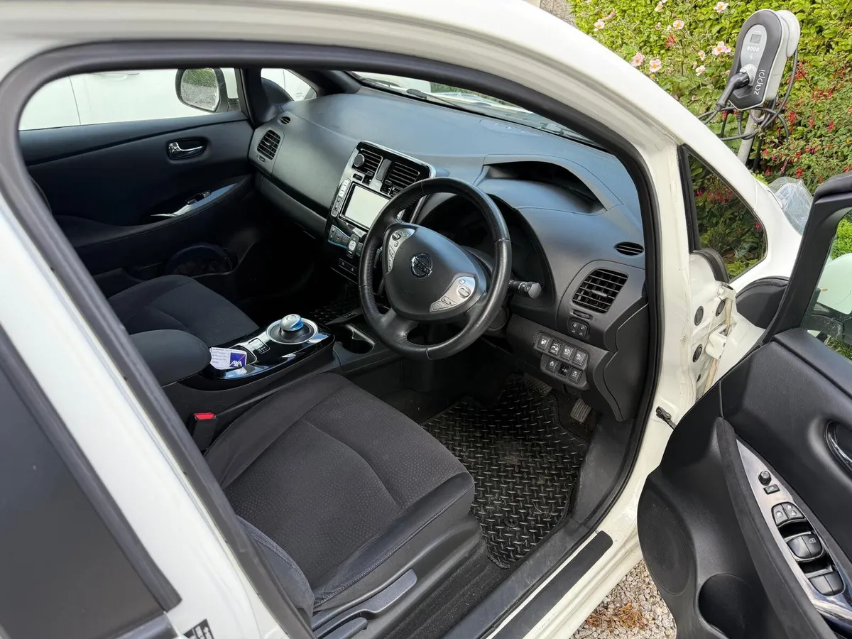 Nissan Leaf 2017 - Image 2