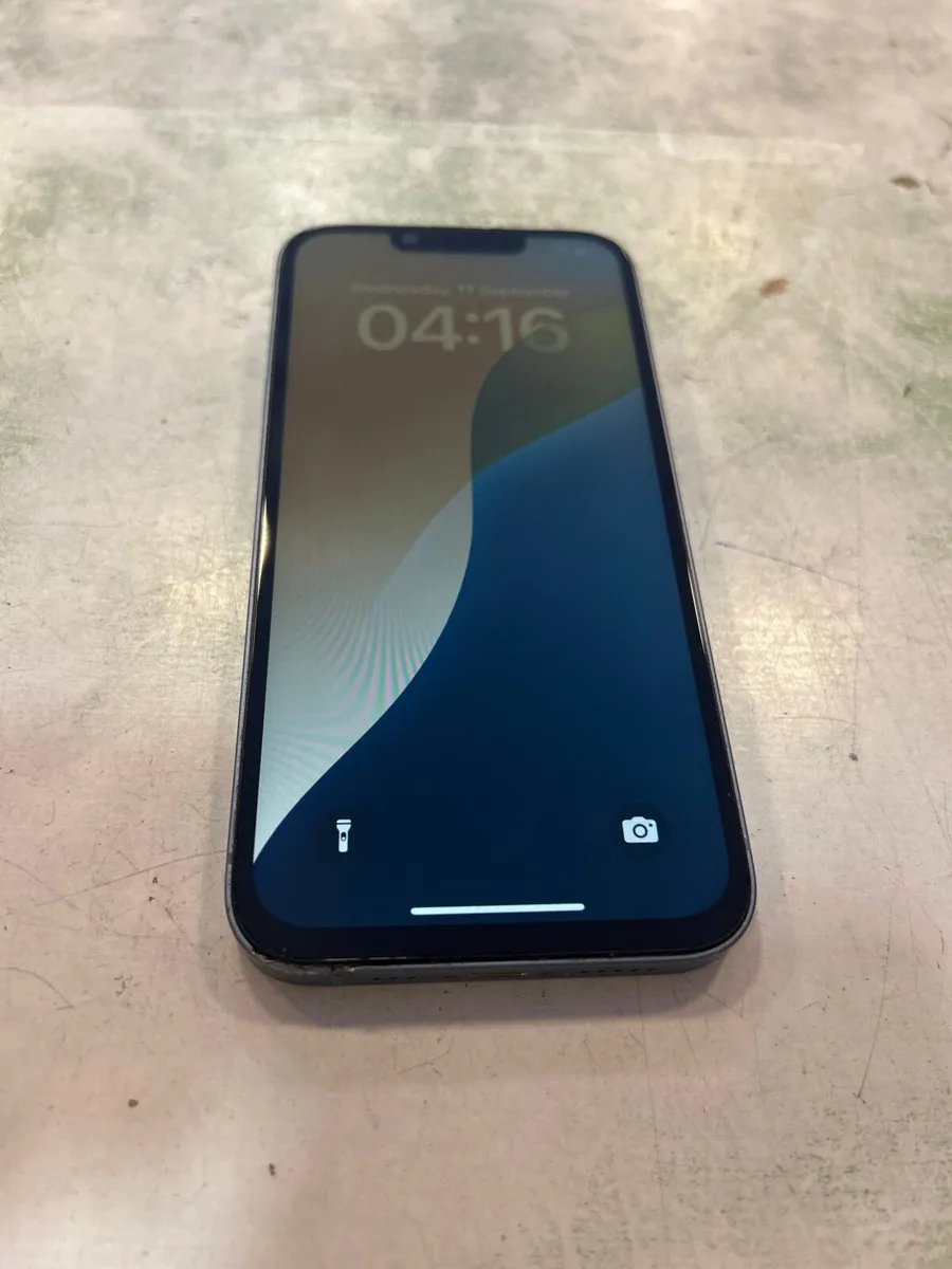 iPhone 14 - Image 2