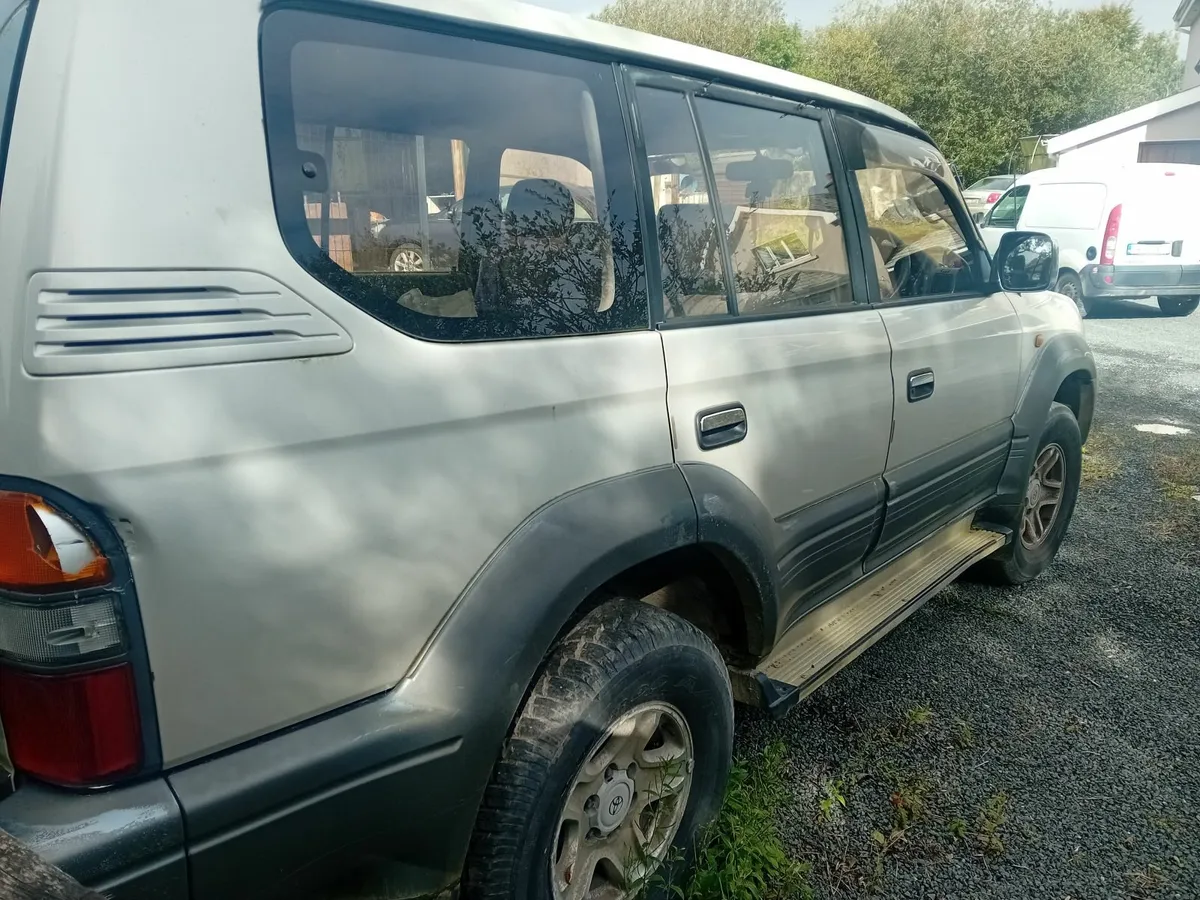 toyota  land cruiser  prado - Image 4