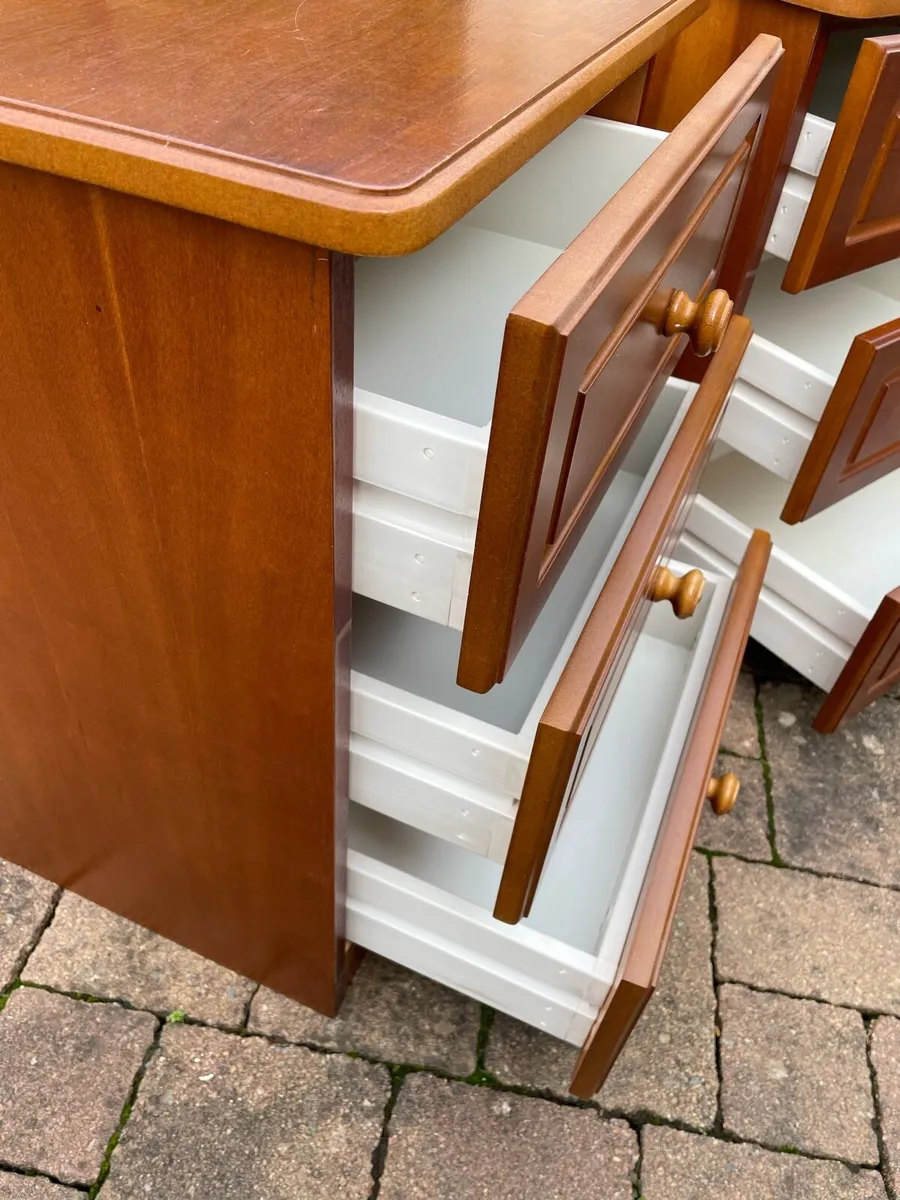 Pair of bedside lockers - Image 4