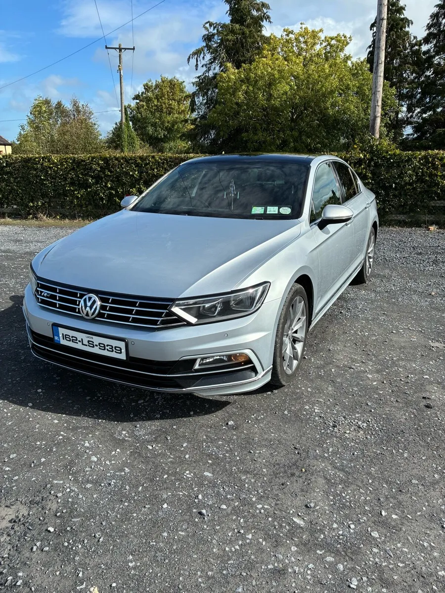 VW Passat *R-Line* - Image 3