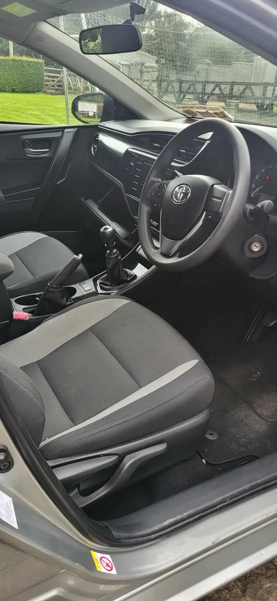 Toyota Auris 2015 - Image 3