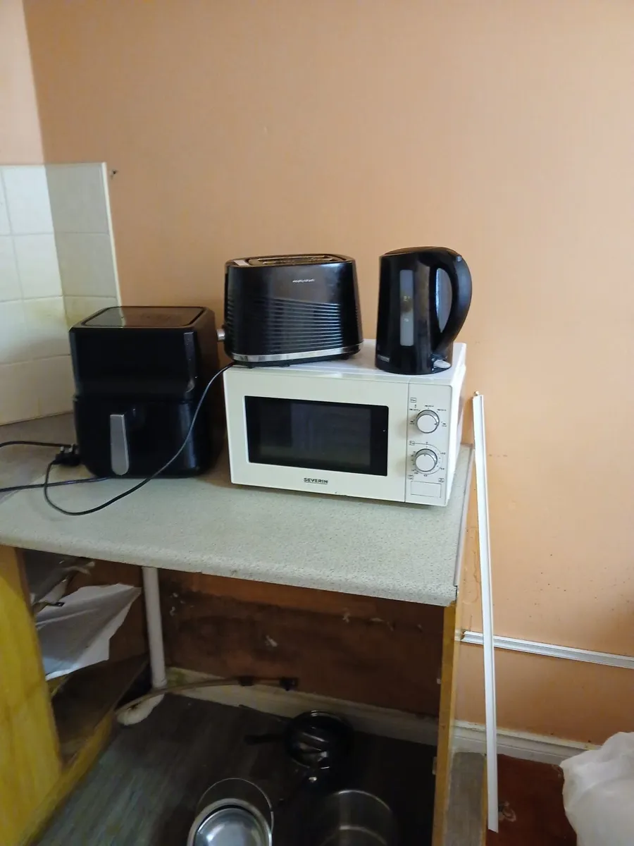 Black kettle and toaster for sale