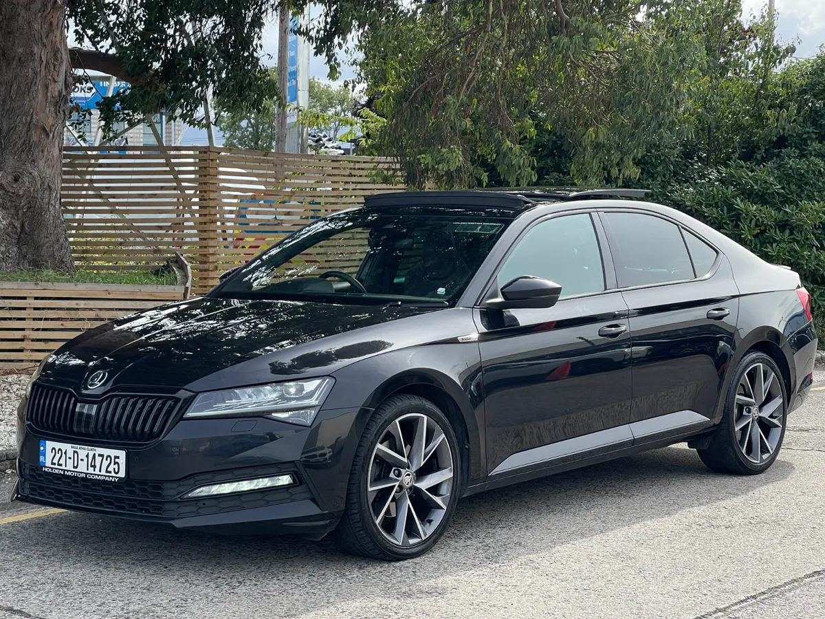 2022 Skoda Superb..sport line..2 keys..sunroof - Image 2