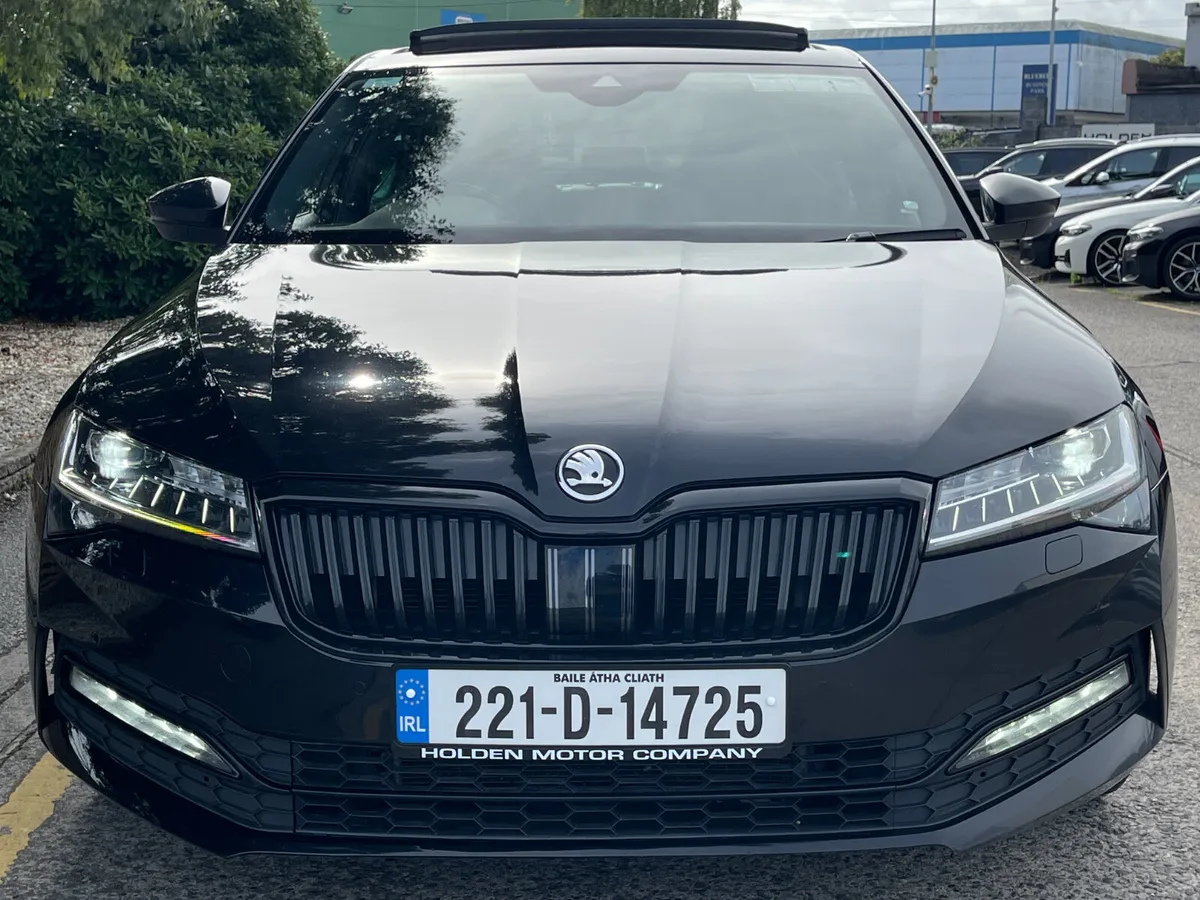2022 Skoda Superb..sport line..2 keys..sunroof - Image 4