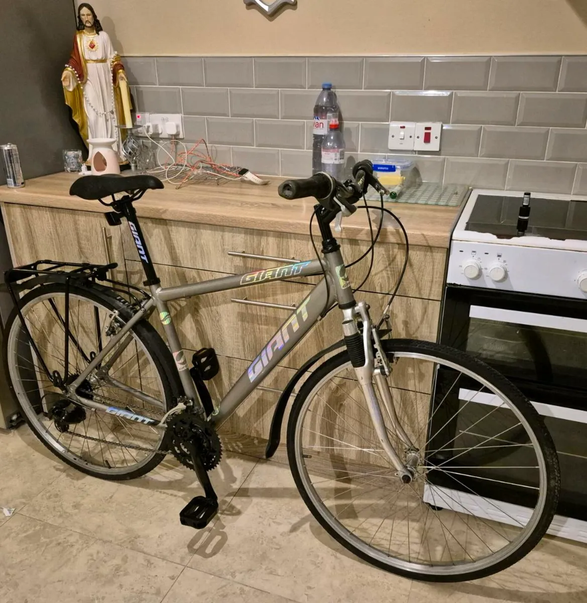 Adults Giant Escape 2 hybrid bike 20 inch frame - Image 1