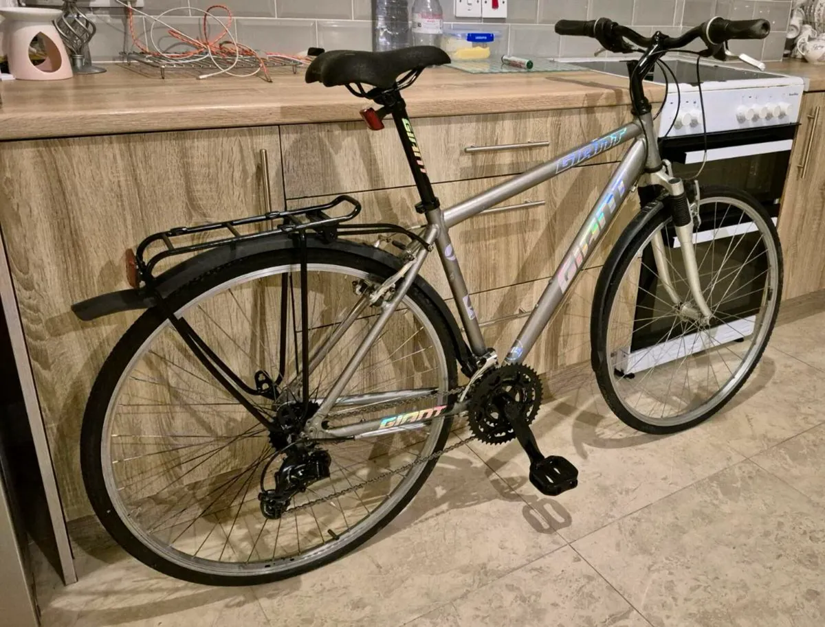 Adults Giant Escape 2 hybrid bike 20 inch frame - Image 3