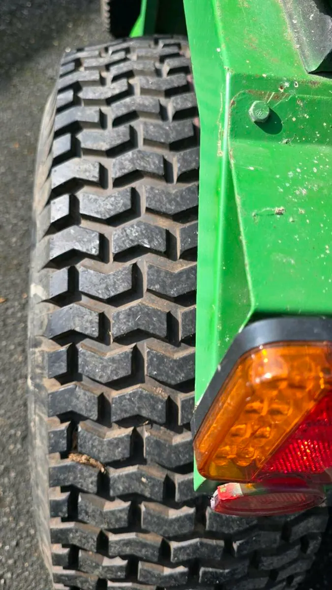 John Deere Compact Tractor - Image 3