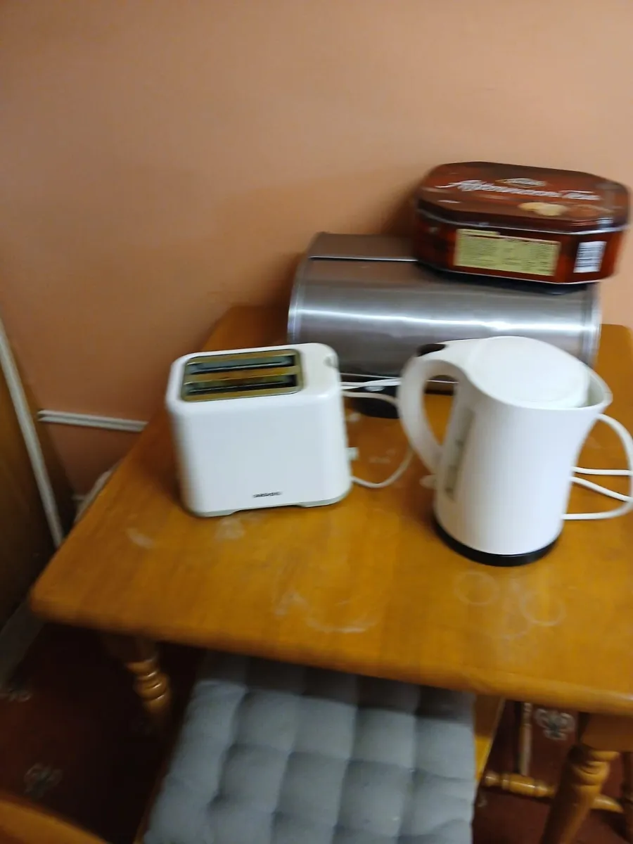 Kettle and toaster for sale