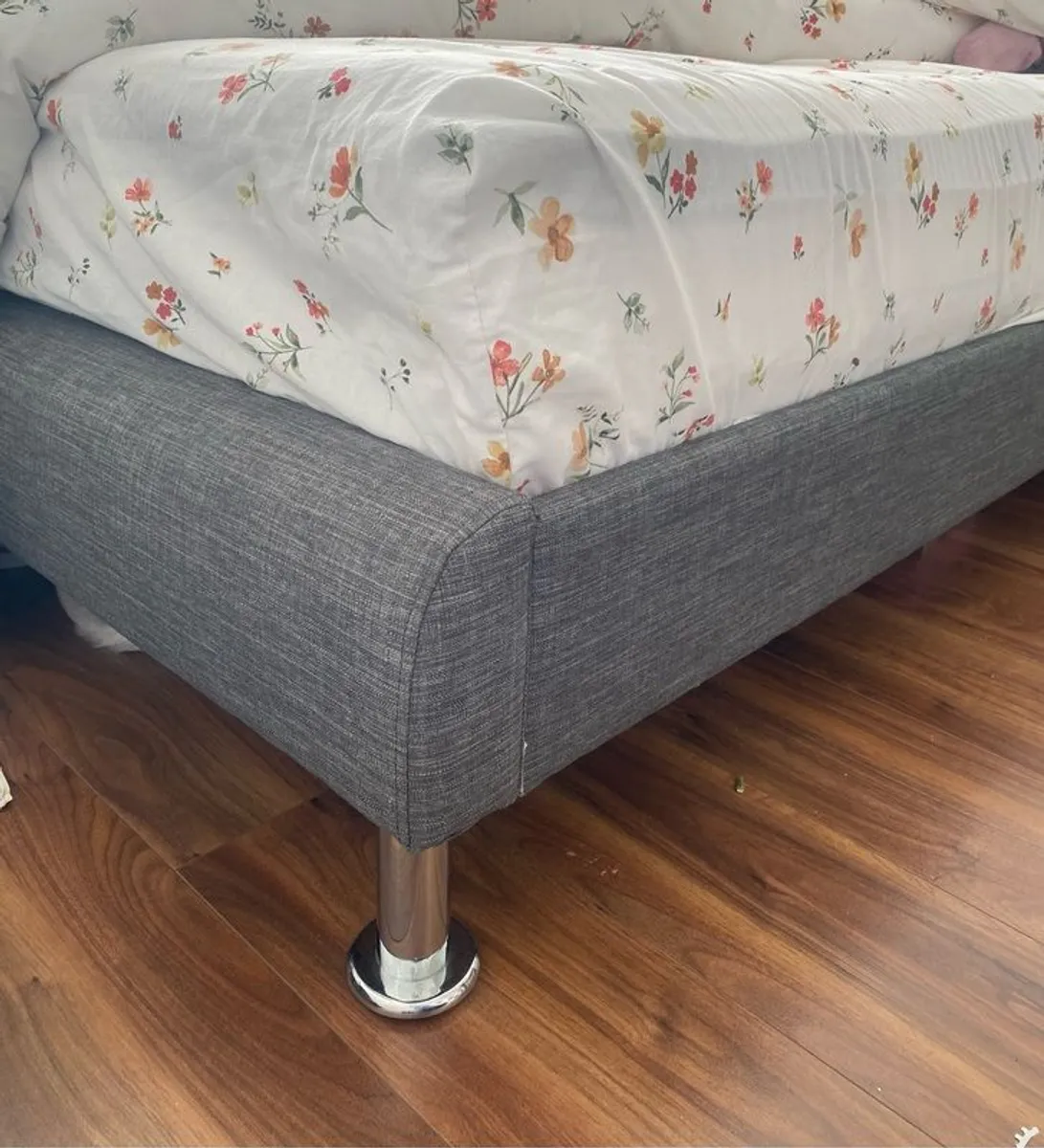 Double bed - Image 2