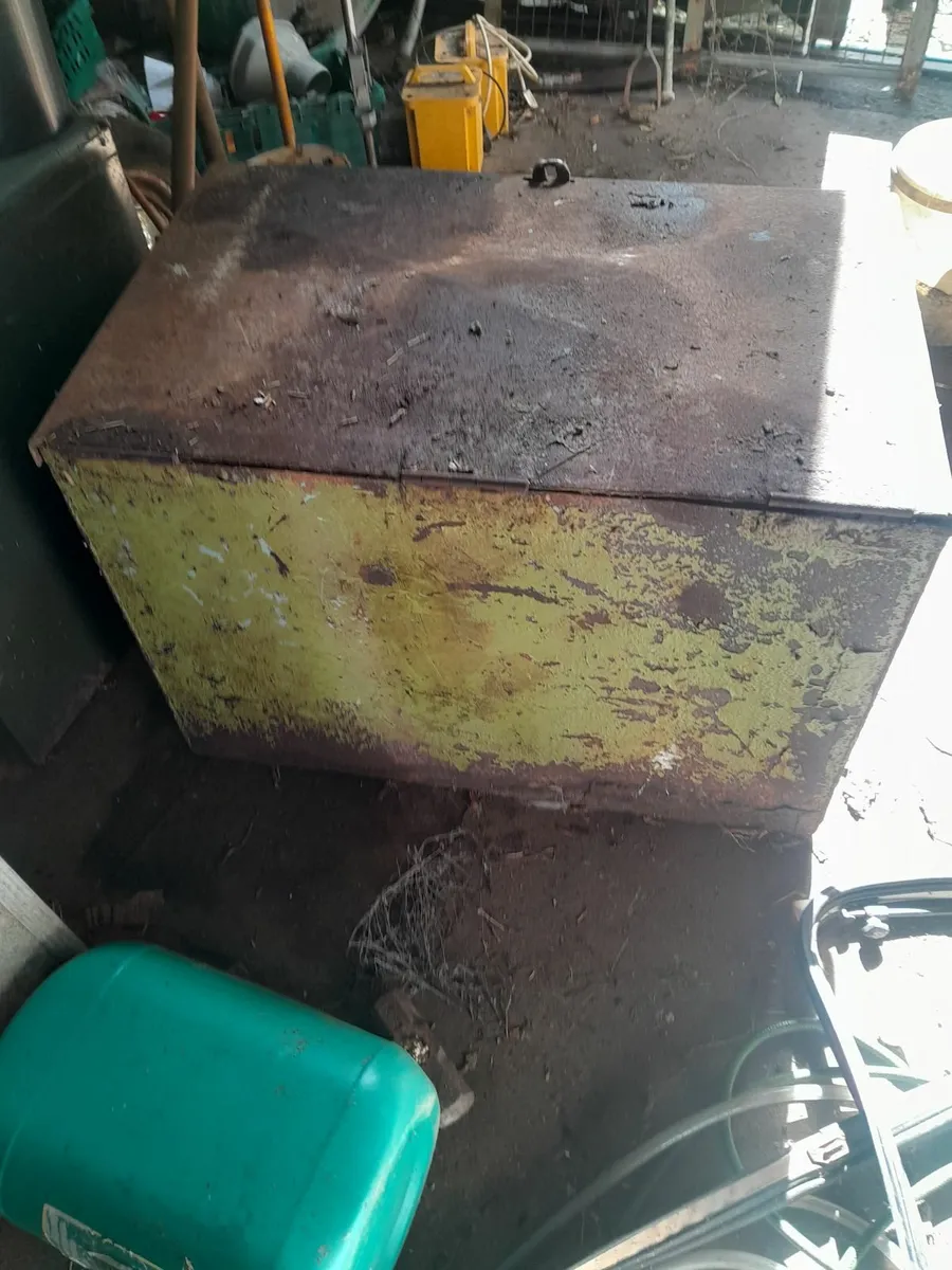 Heavy steel tool box - Image 4