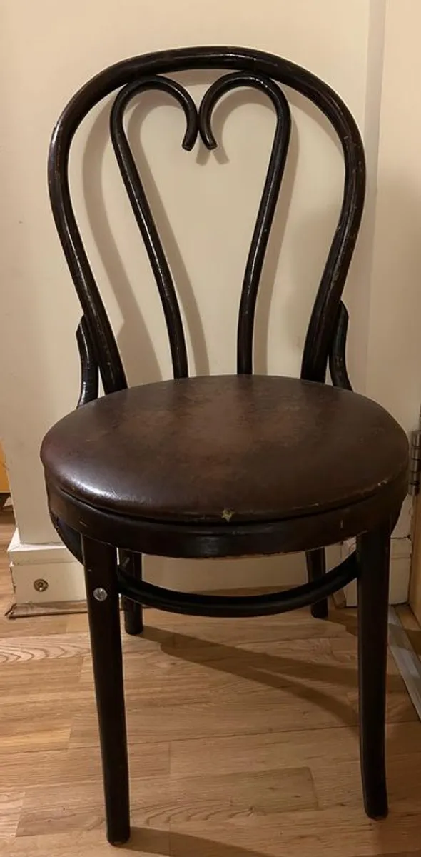 4 Beautiful Bentwood Chairs - Image 1