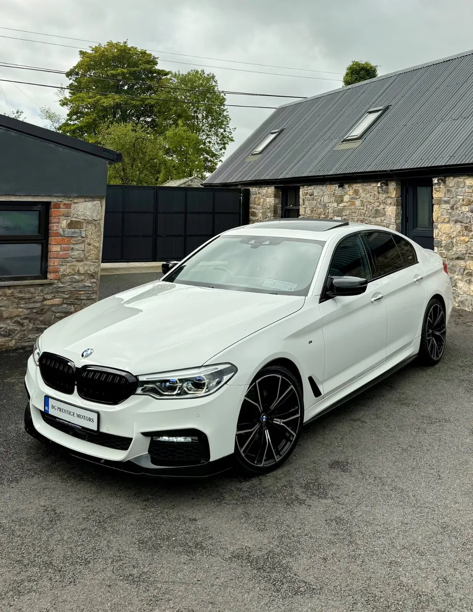 2017 BMW 5 SERIES M SPORT AUTO SUNROOF - Image 1