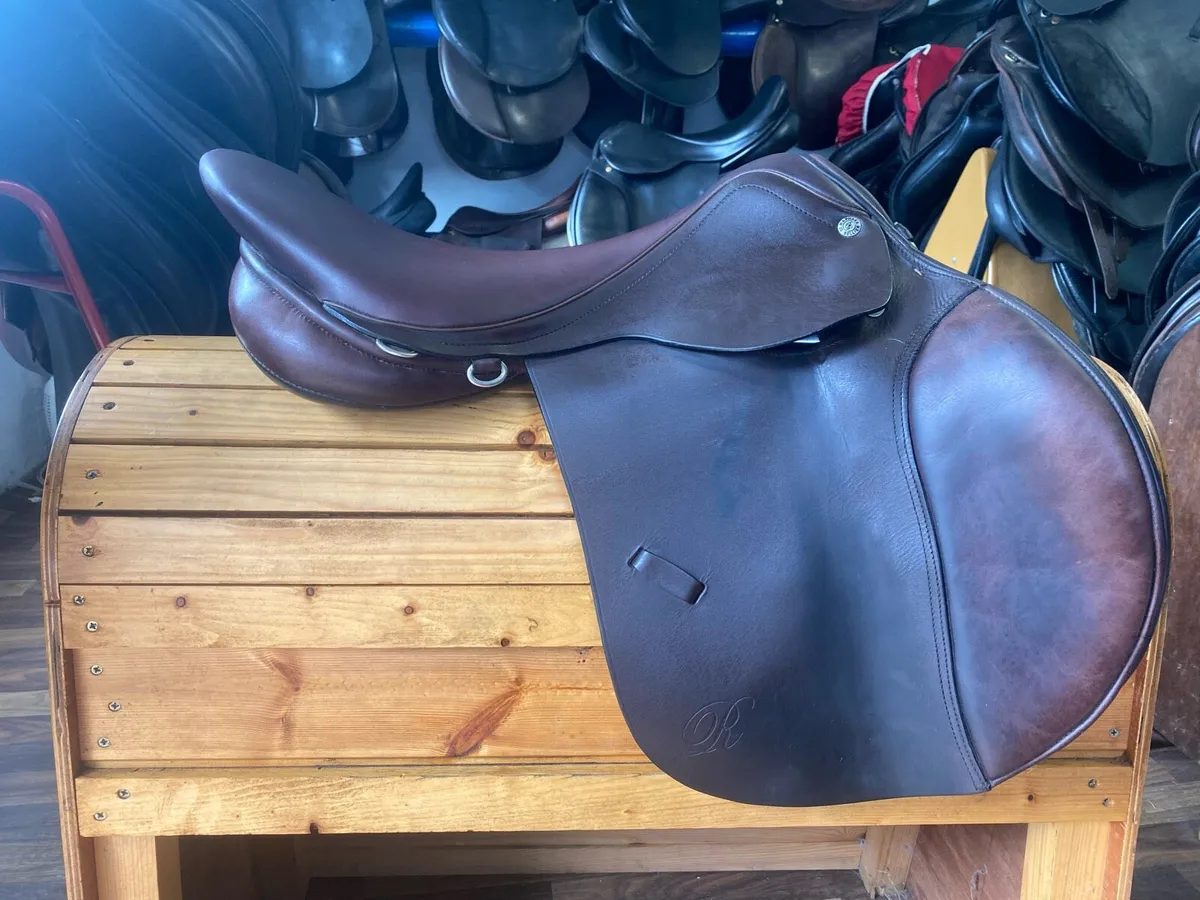18” St Raphael brown leather jumping saddle - Image 1