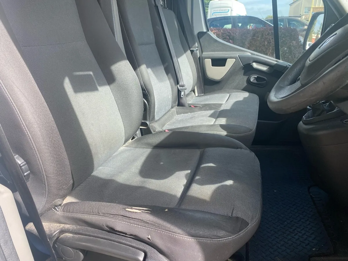 Renault Master Fridge Van - Image 3