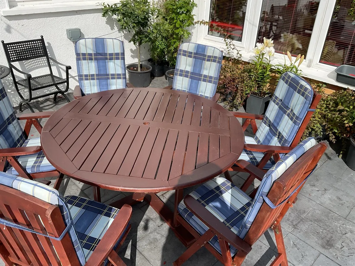 Garden table and chairs - Image 2
