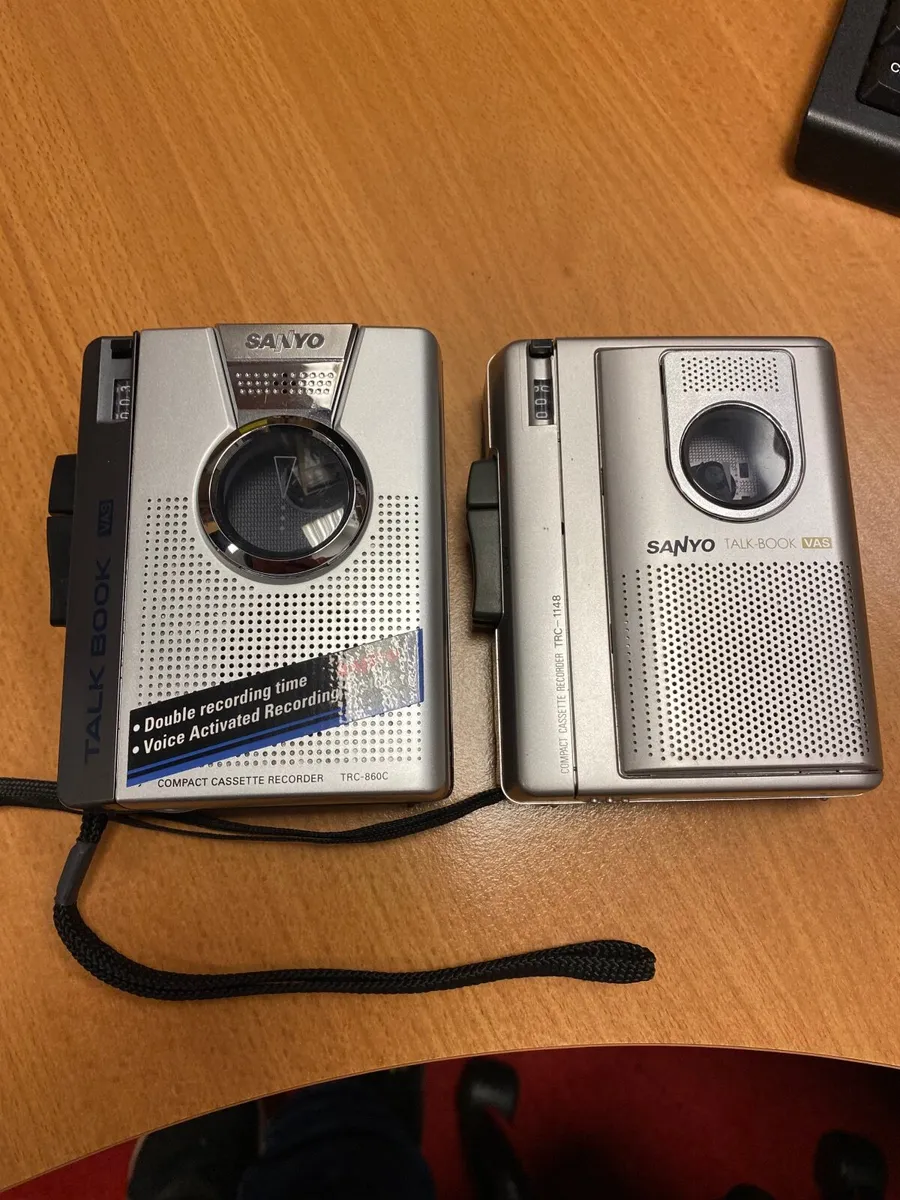 Vintage cassette Walkmans - Image 2