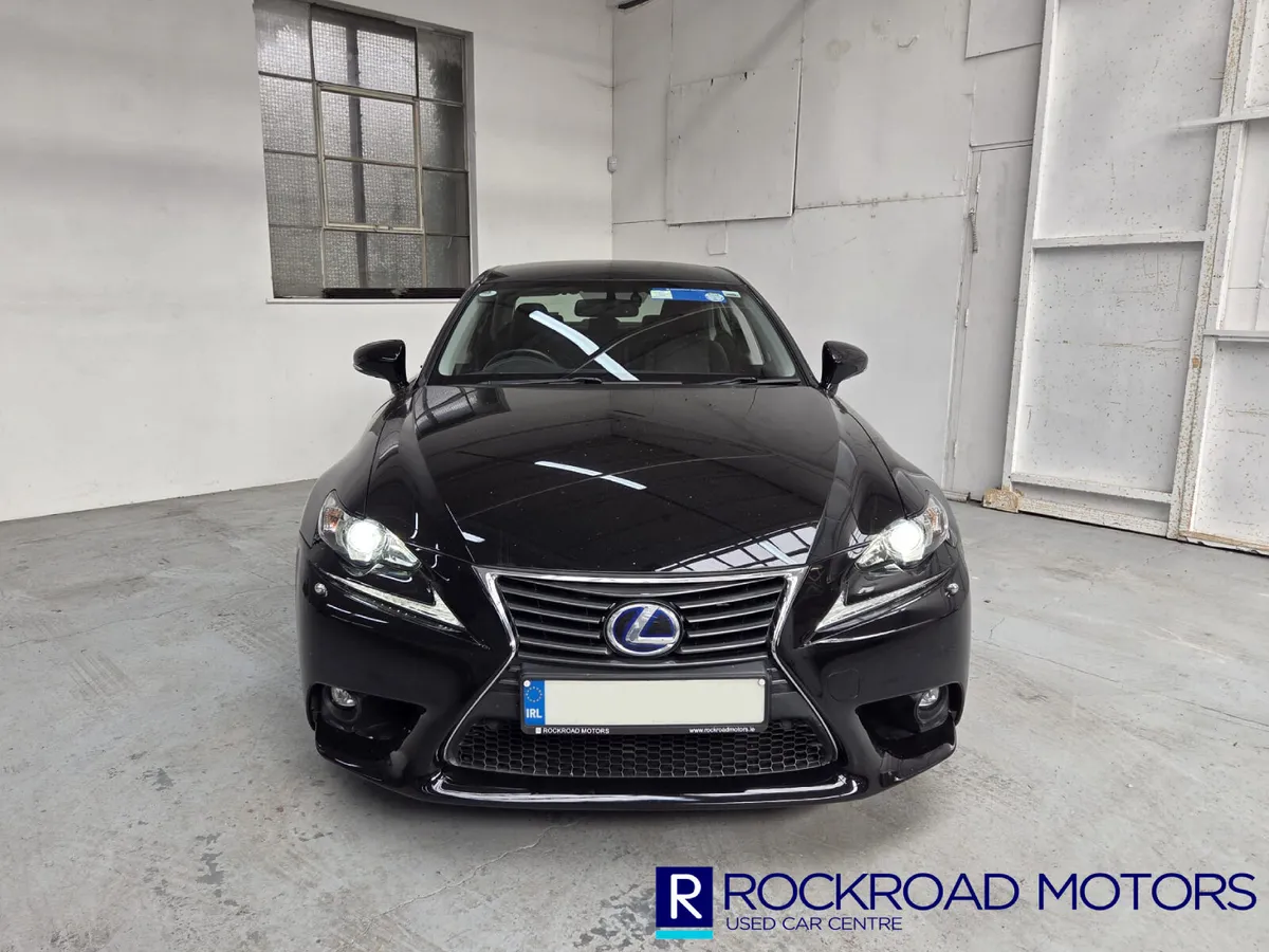 Lexus IS300h Executive,  2015 - Image 2