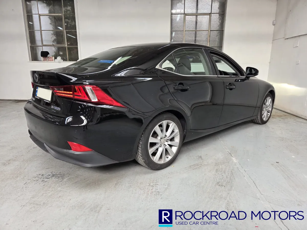 Lexus IS300h Executive,  2015 - Image 4