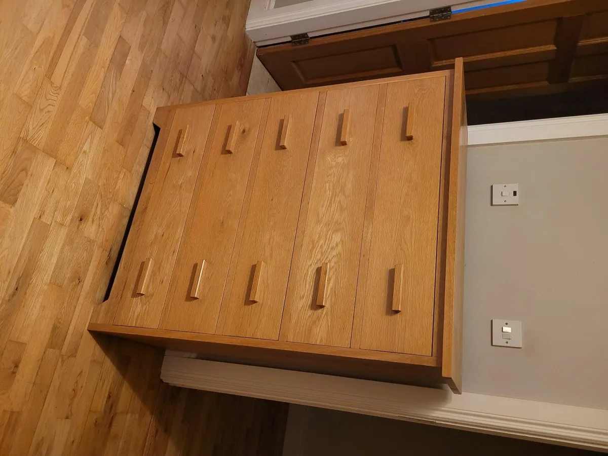 Beds and lockers - Image 2