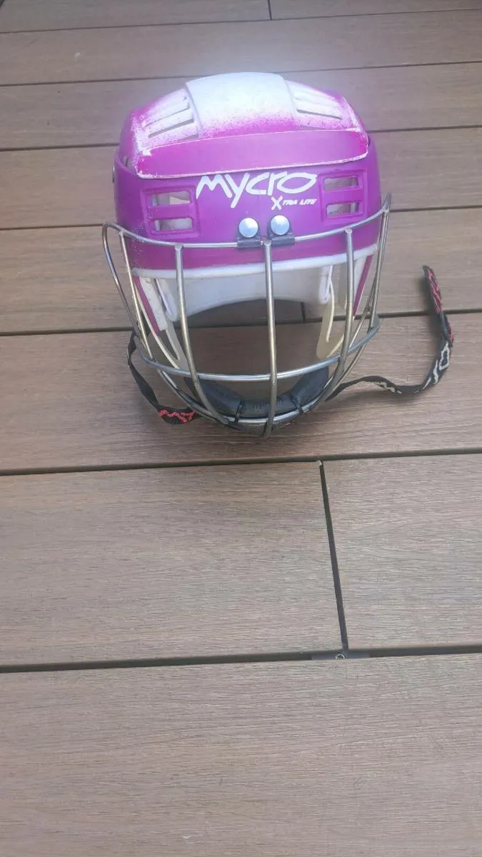 Hurling/Camogie helmet - Image 1