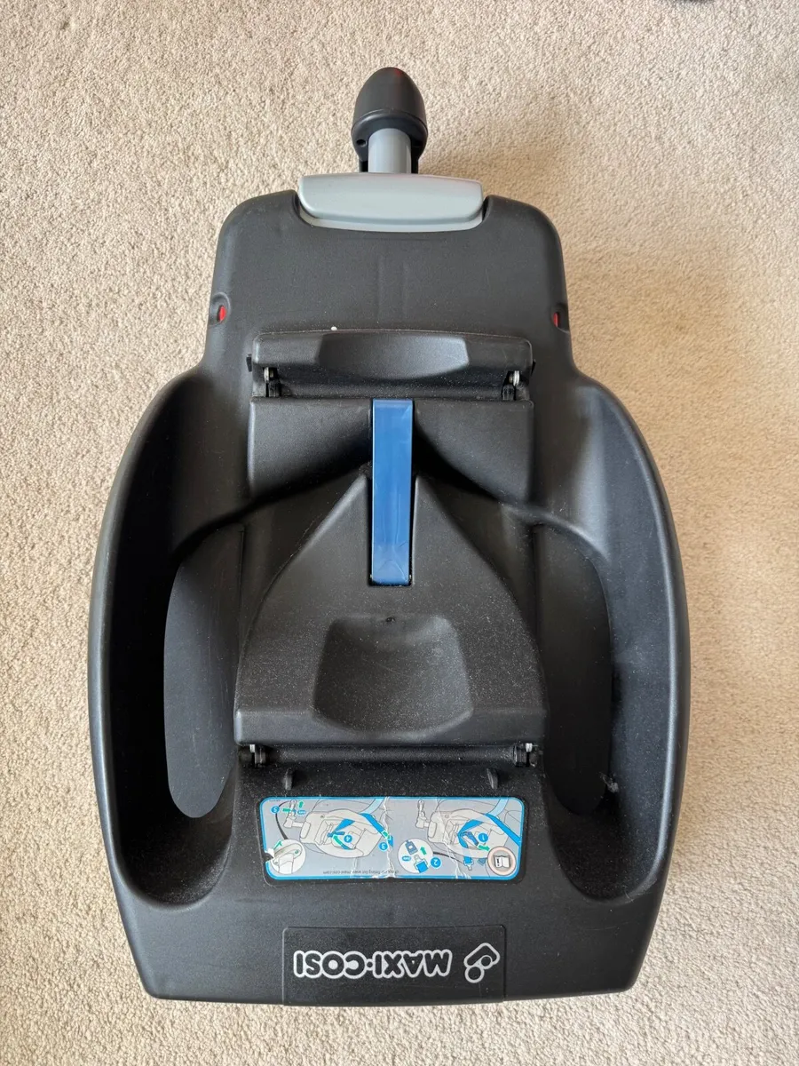 Car seat base - Image 1